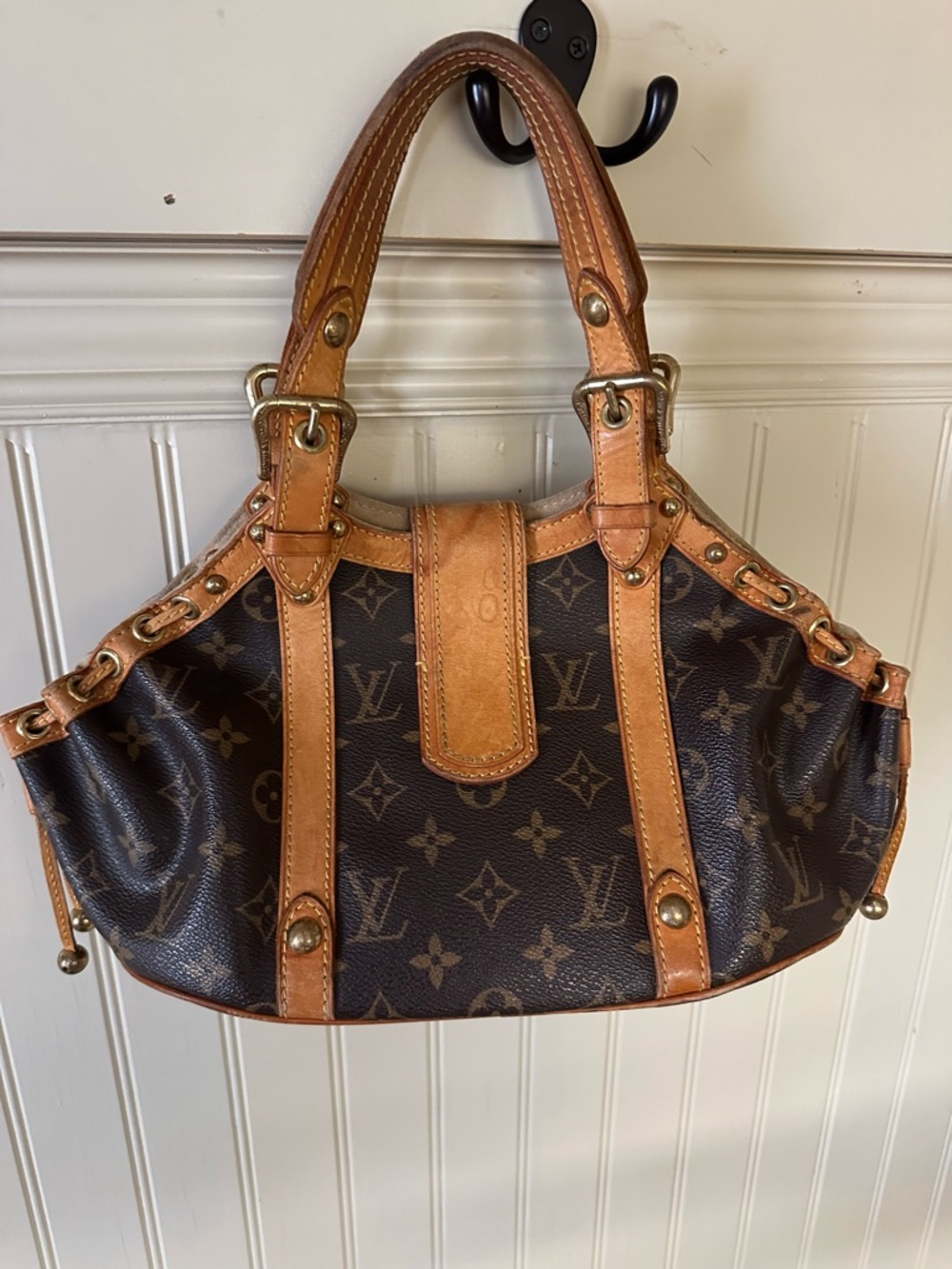 Louis Vuitton Vintage Theda PM Monogram Canvas Shoulder Bag - Picture 5 of 7